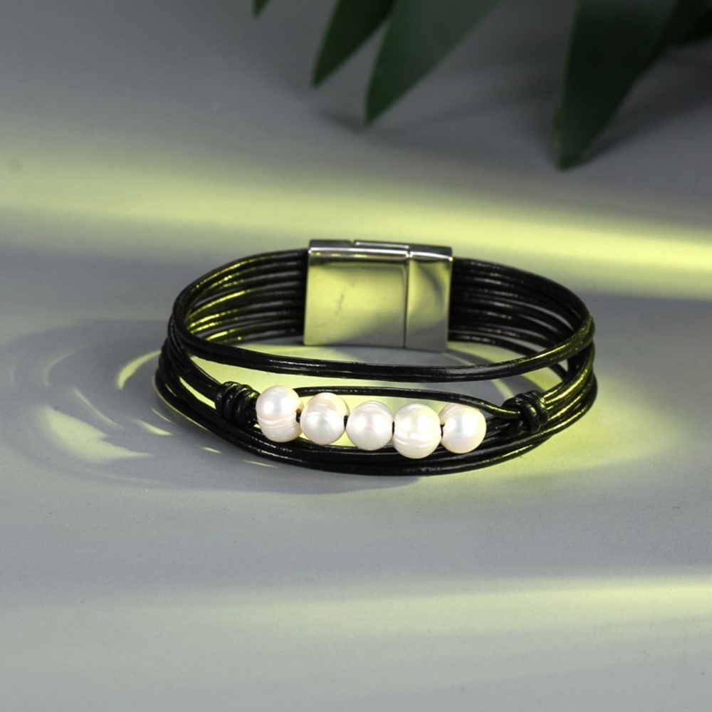 Multi layer leather wrap bracelet – Black & Pearl